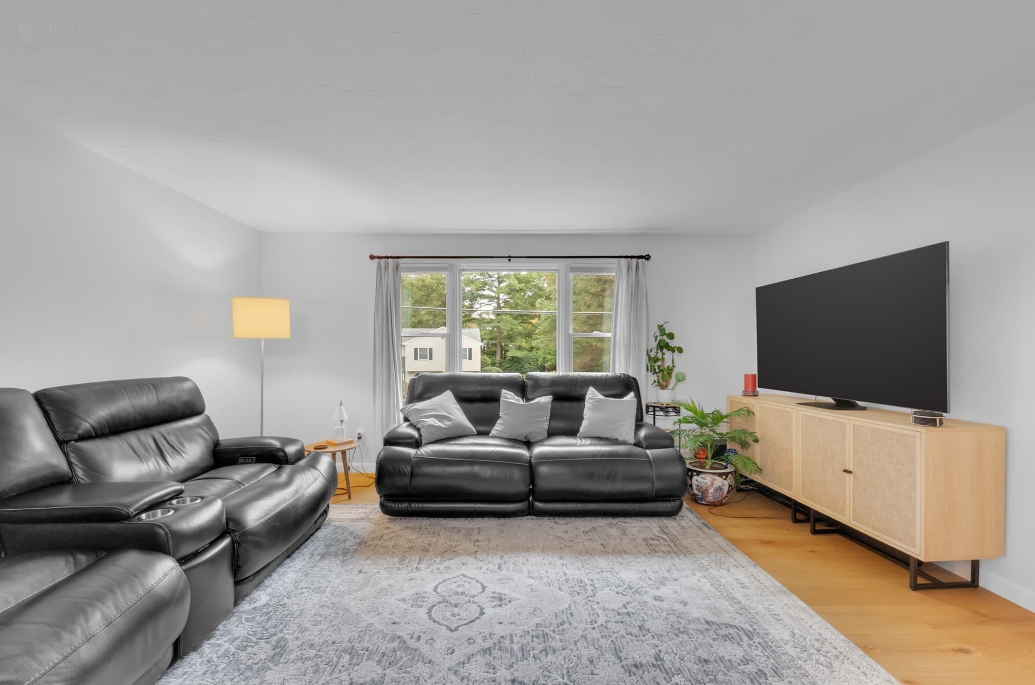 Single Family Residence at 7 Garrison Dr, Plainville MA 02762, photo 3 of 39