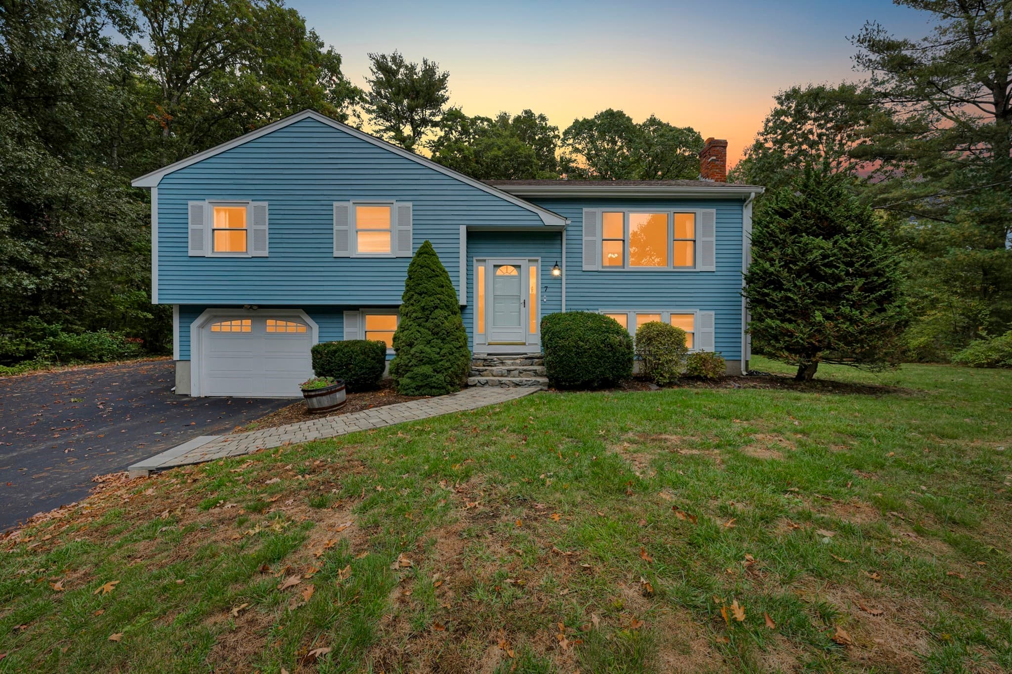 7 Garrison Dr, Plainville MA 02762