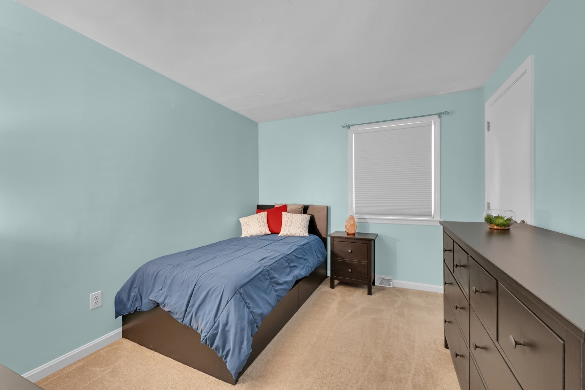 Single Family Residence at 7 Garrison Dr, Plainville MA 02762, photo 15 of 39