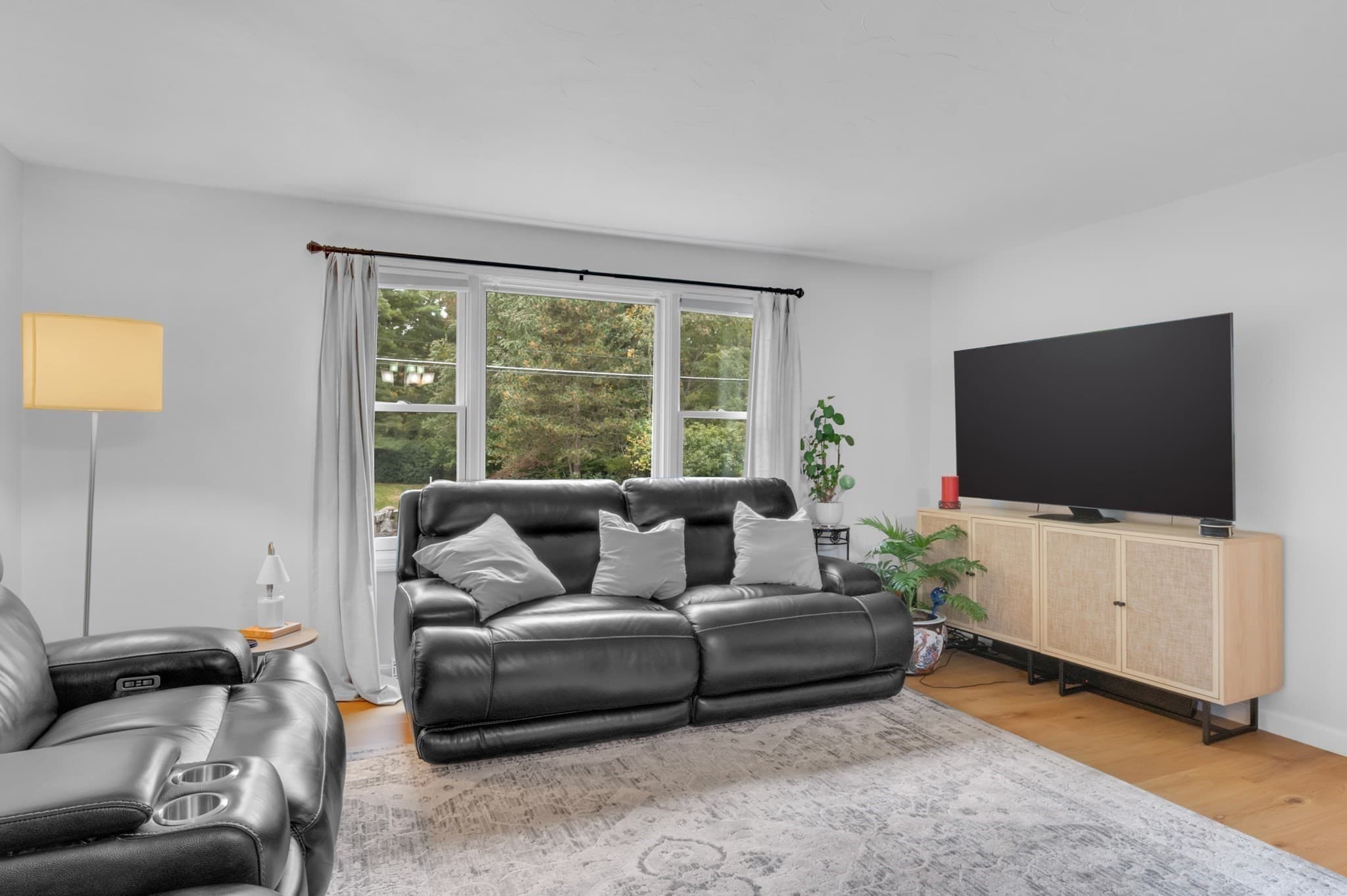 Single Family Residence at 7 Garrison Dr, Plainville MA 02762, photo 4 of 39