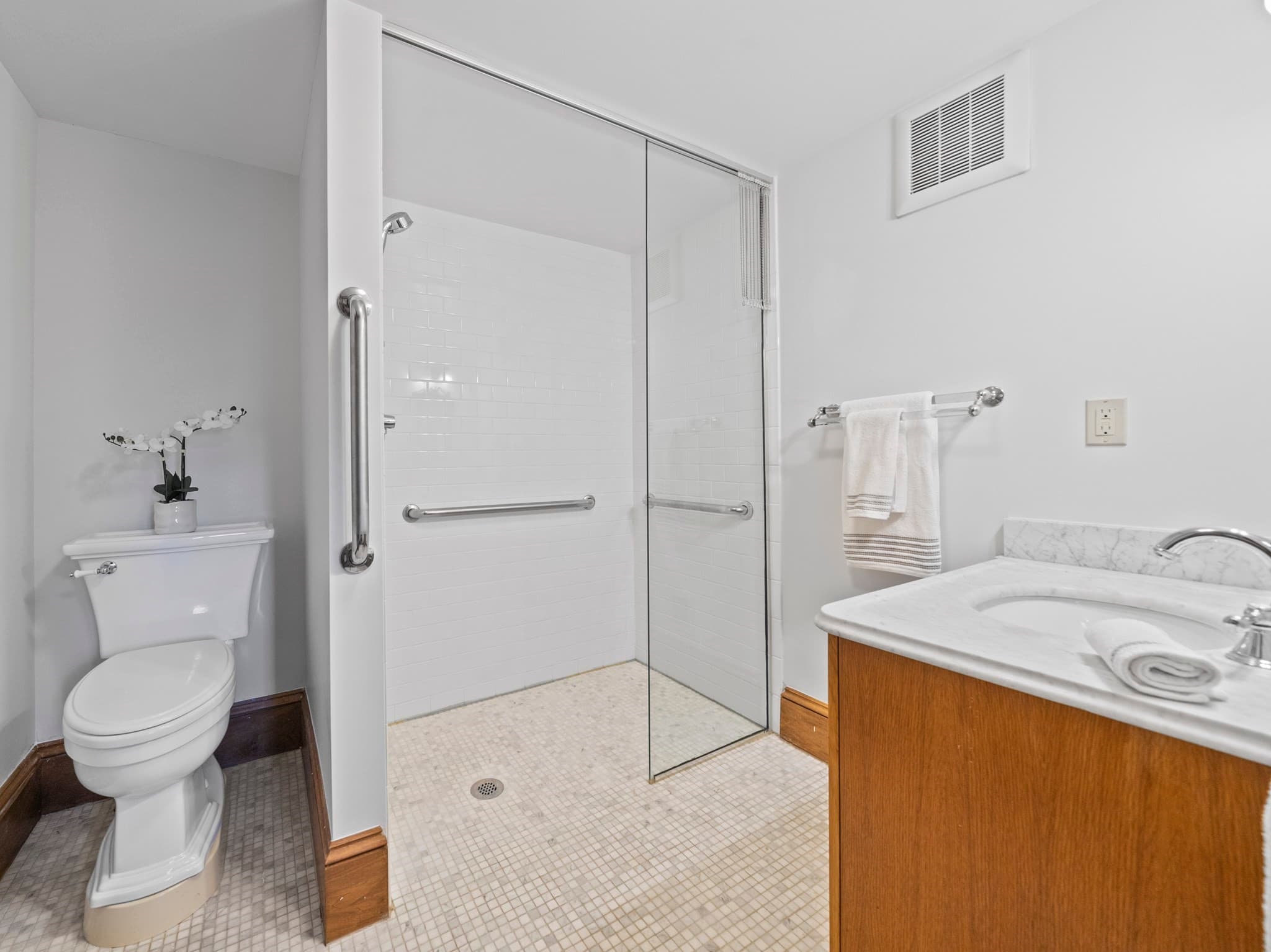 Single Family Residence at 945 Beacon Street, Newton MA 02459, Newton, photo 19 of 42