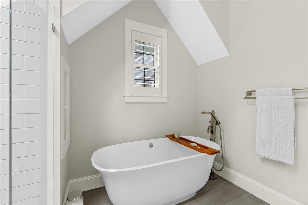 Single Family Residence at 9 Pioneer Rd, Hingham MA 02043, Hingham, photo 17 of 26