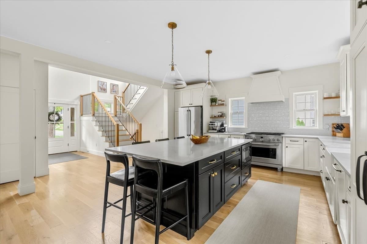 Single Family Residence at 9 Pioneer Rd, Hingham MA 02043, Hingham, photo 3 of 26