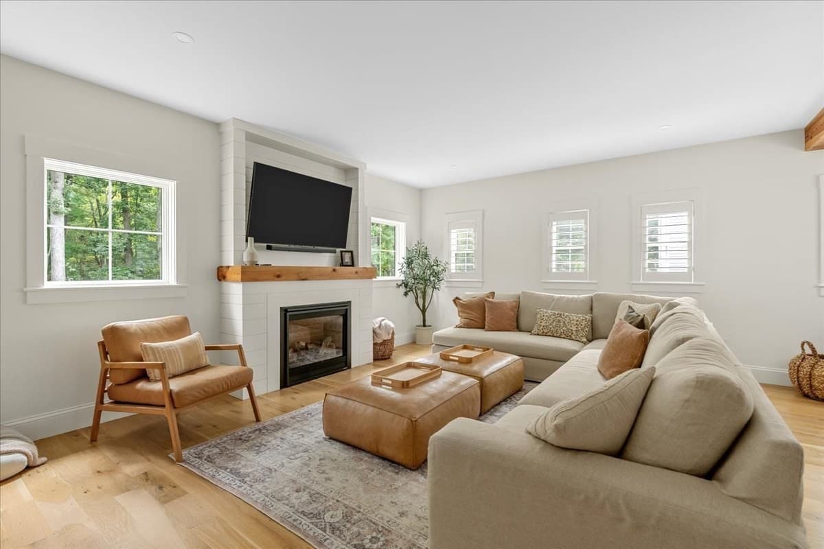 Single Family Residence at 9 Pioneer Rd, Hingham MA 02043, Hingham, photo 8 of 26