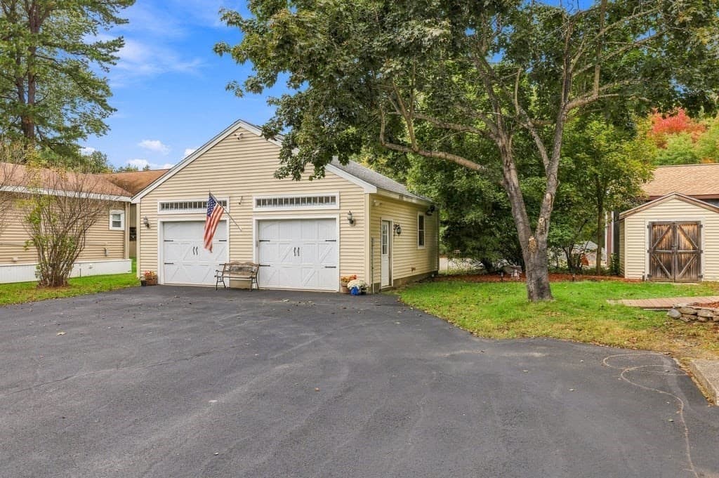 6 Oakhurst Street, Ayer MA 01432