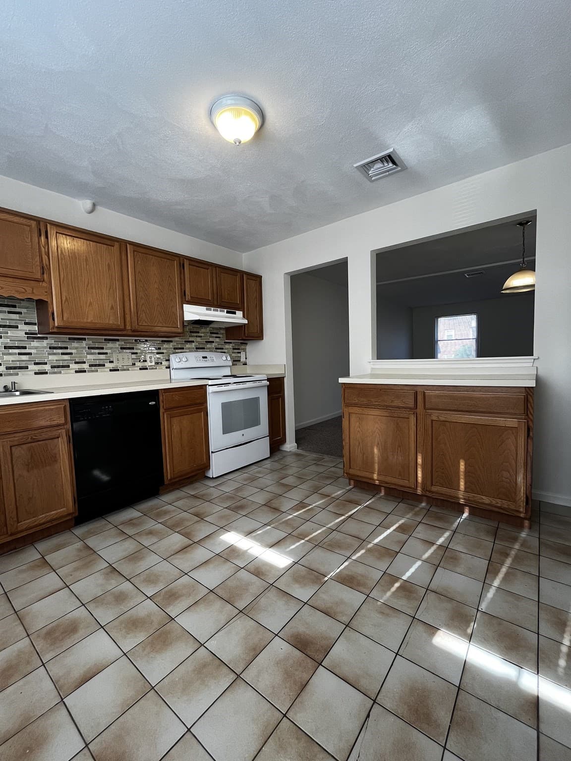 Attached (Townhouse/Rowhouse/Duplex) at 100 Trapelo # 2, Waltham MA 02452, photo 2 of 10