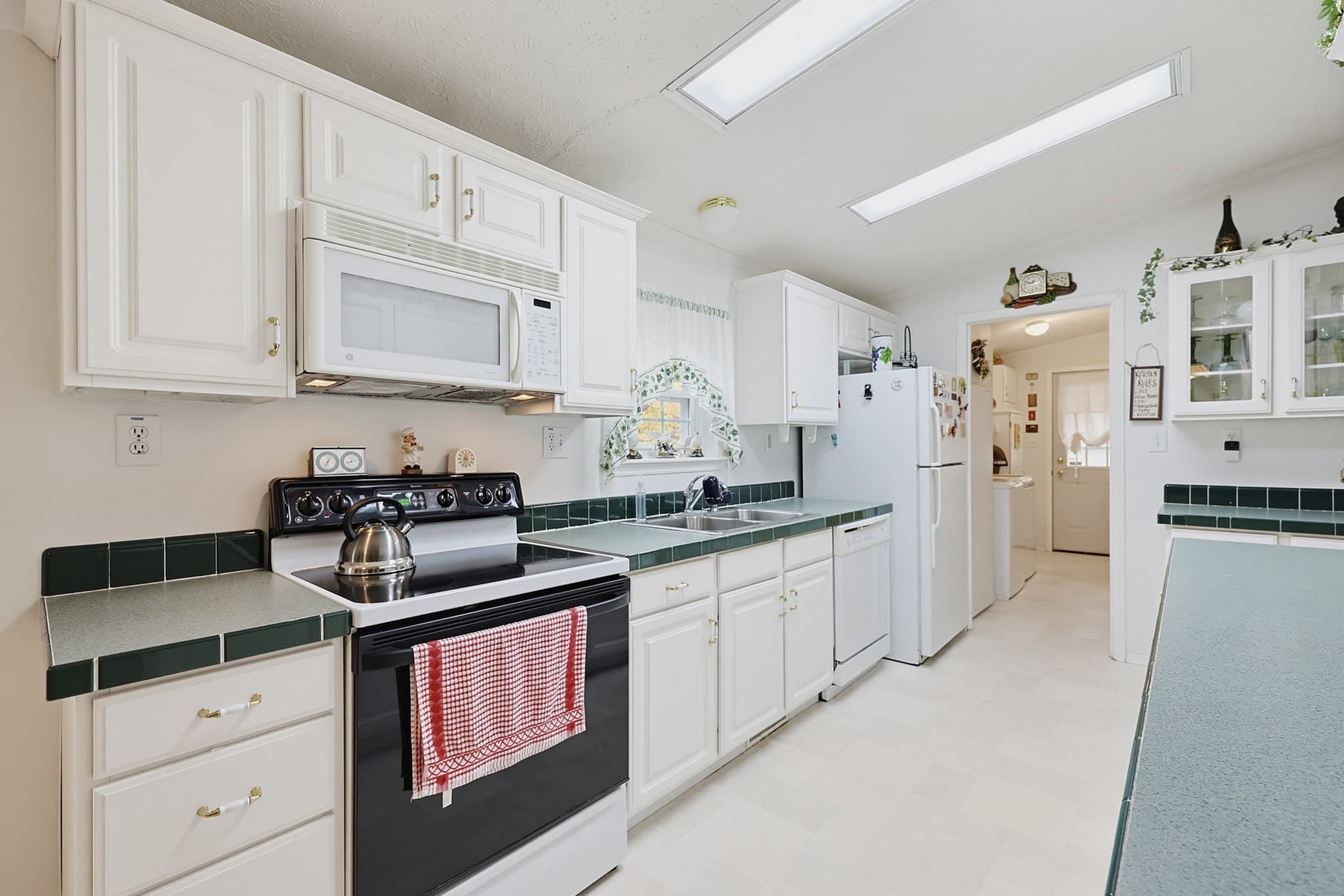 Single Family Residence at 34 Deer Run, Brookfield MA 01506, Brookfield, photo 6 of 32