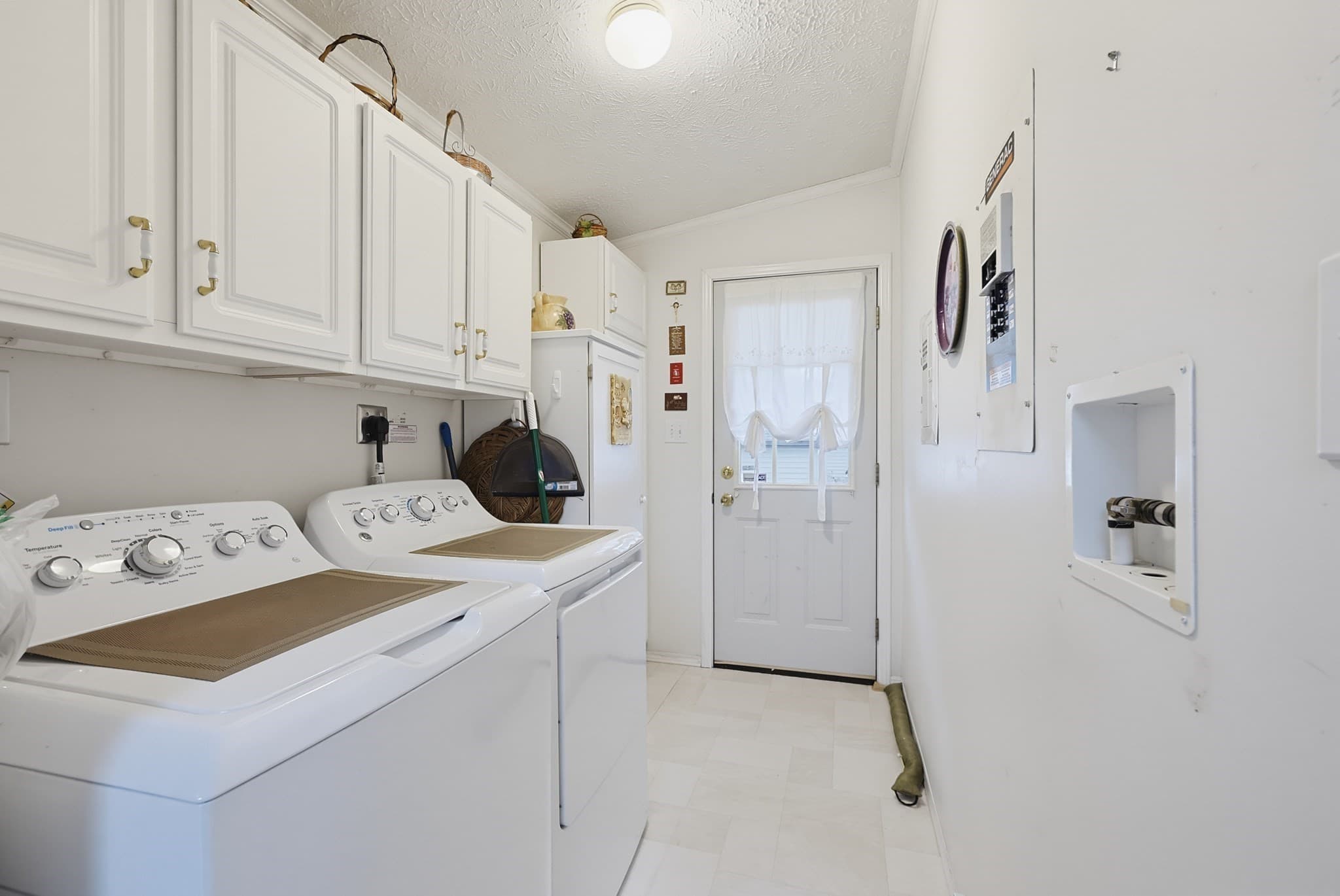 Single Family Residence at 34 Deer Run, Brookfield MA 01506, Brookfield, photo 3 of 32