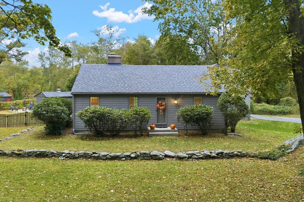 31 Wheaton Ave, Rehoboth MA 02769