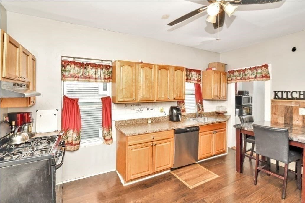 3 Family at 25 Barry Street, Boston MA 02125, Boston, photo 3 of 18
