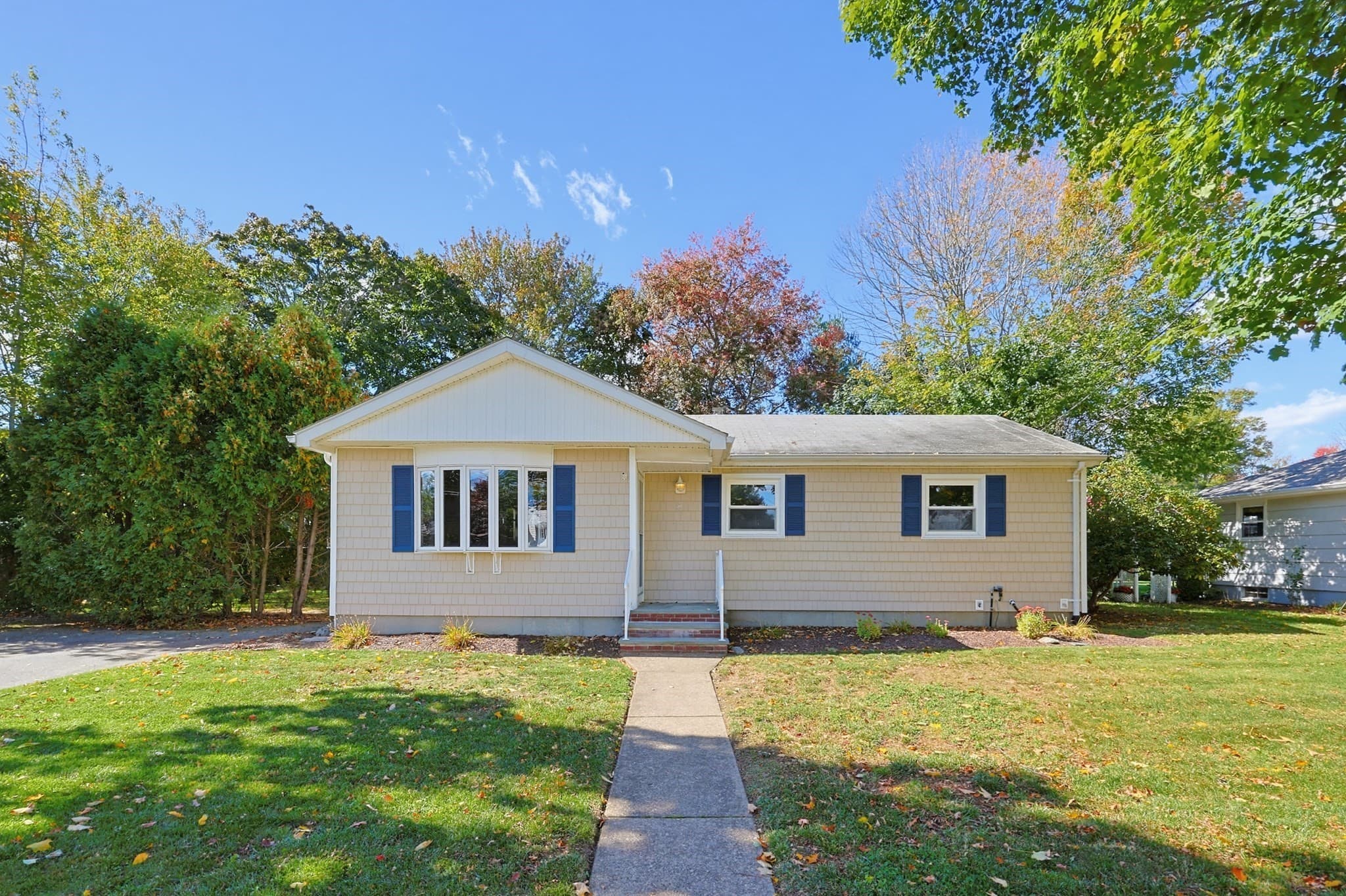 Single Family Residence at 51 Robin Lane, Somerset MA 02726, photo 2 of 41