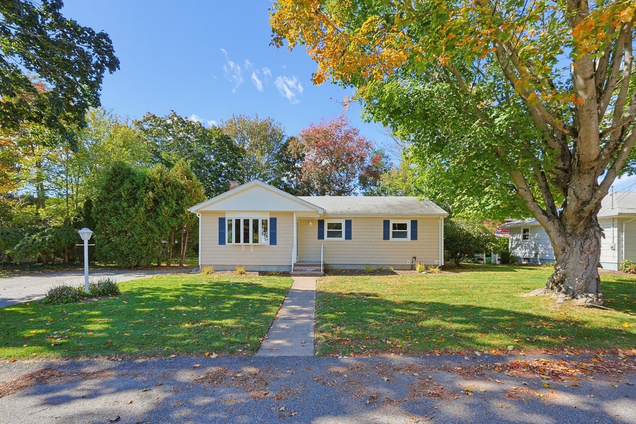 Single Family Residence at 51 Robin Lane, Somerset MA 02726, photo 6 of 41