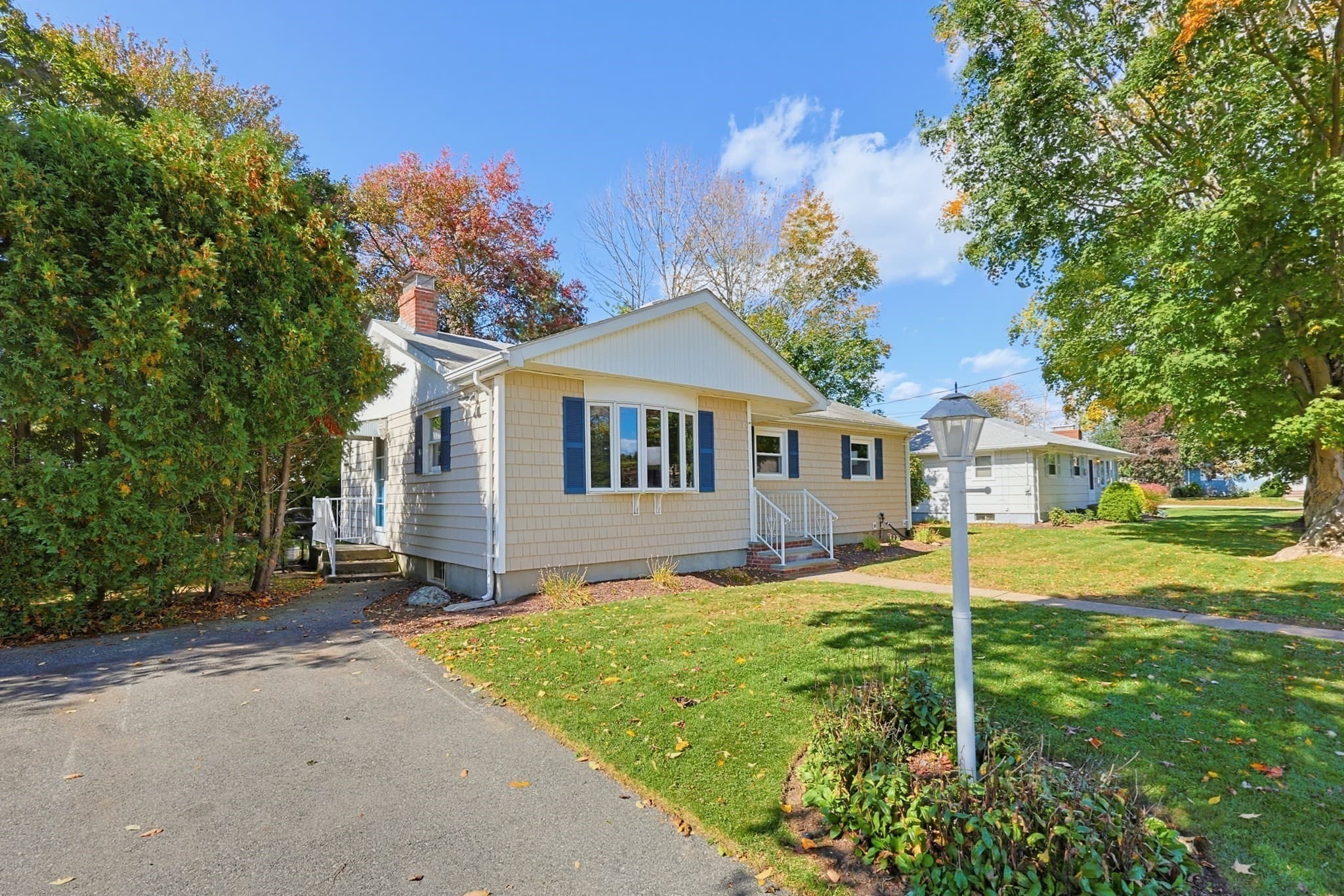 Single Family Residence at 51 Robin Lane, Somerset MA 02726, photo 5 of 41