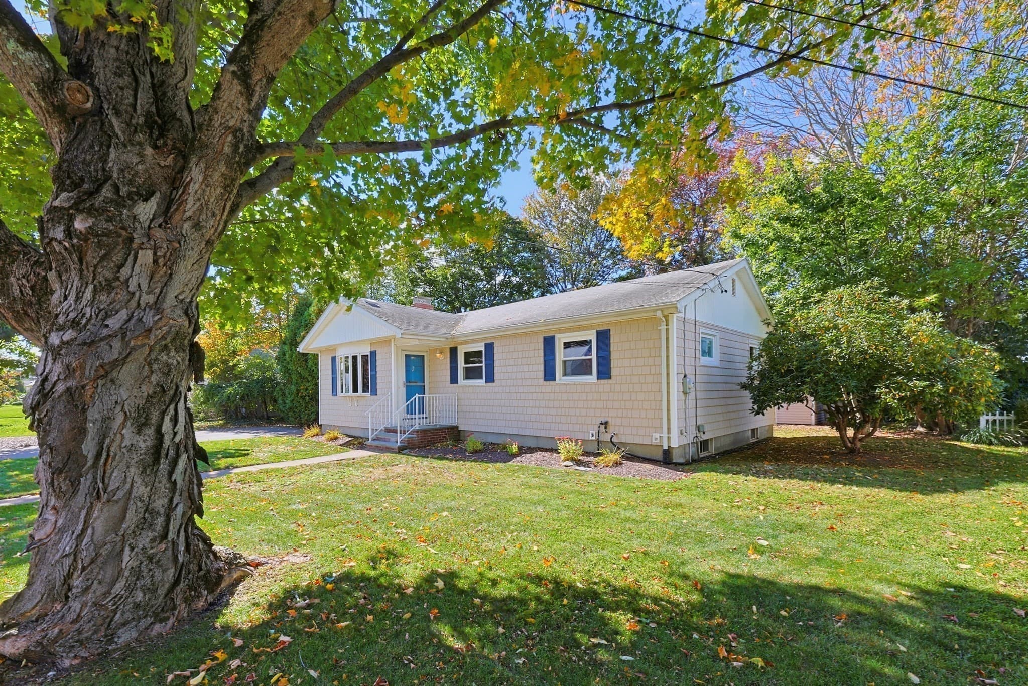 Single Family Residence at 51 Robin Lane, Somerset MA 02726, photo 4 of 41
