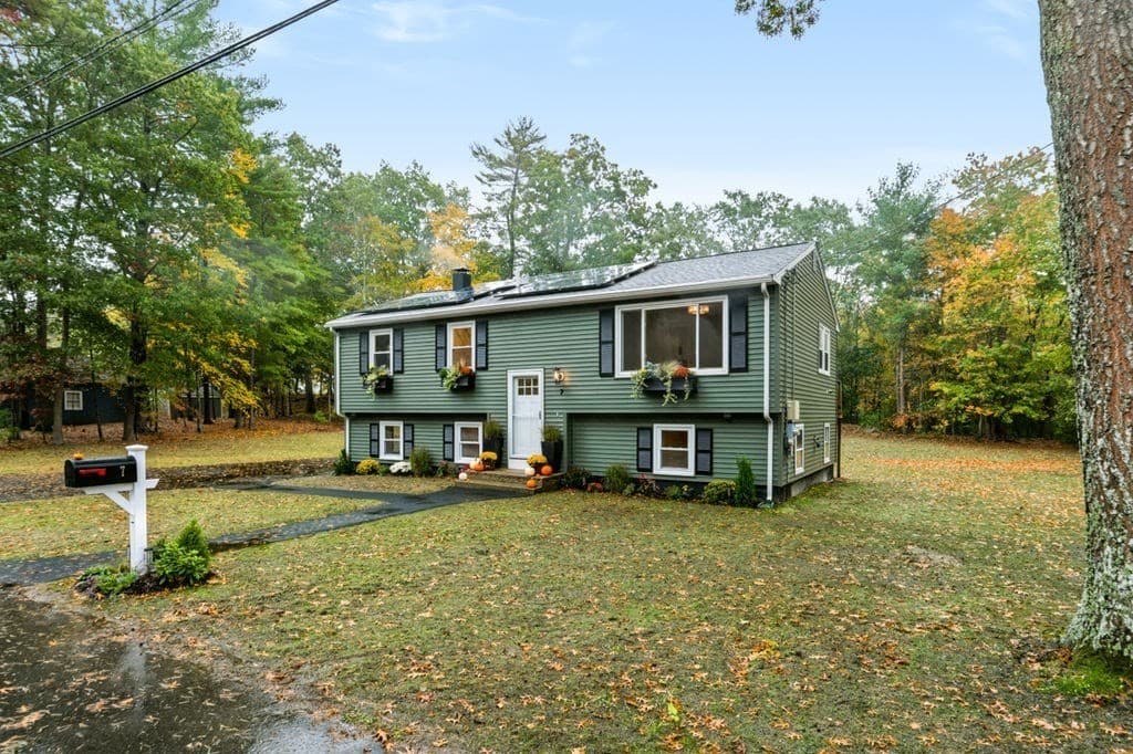 Single Family Residence at 7 Bayberry Lane, Salisbury MA 01952, photo 3 of 42