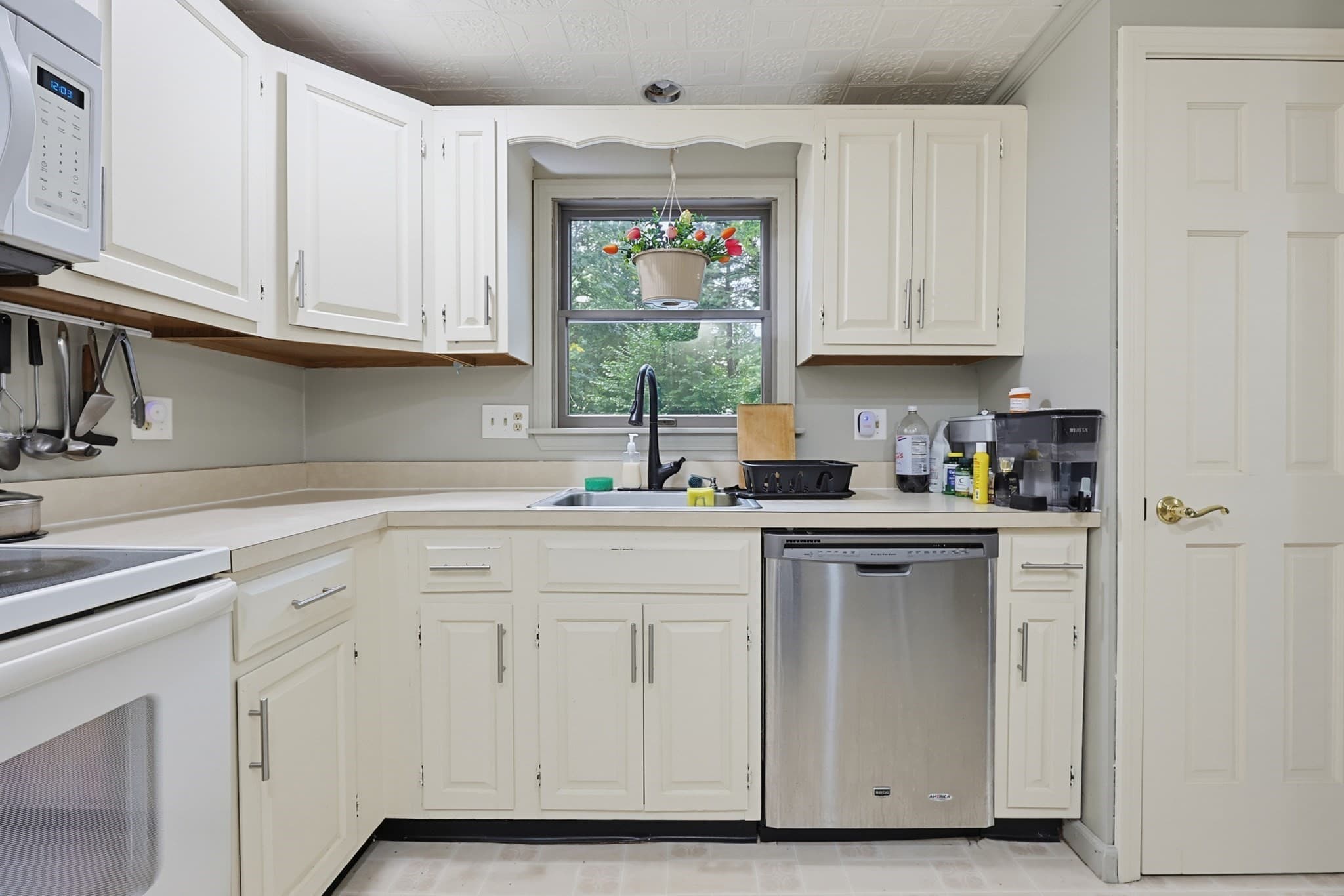 Condominium at 14 Anderson Way # 14, Malden MA 02148, Malden, photo 9 of 41