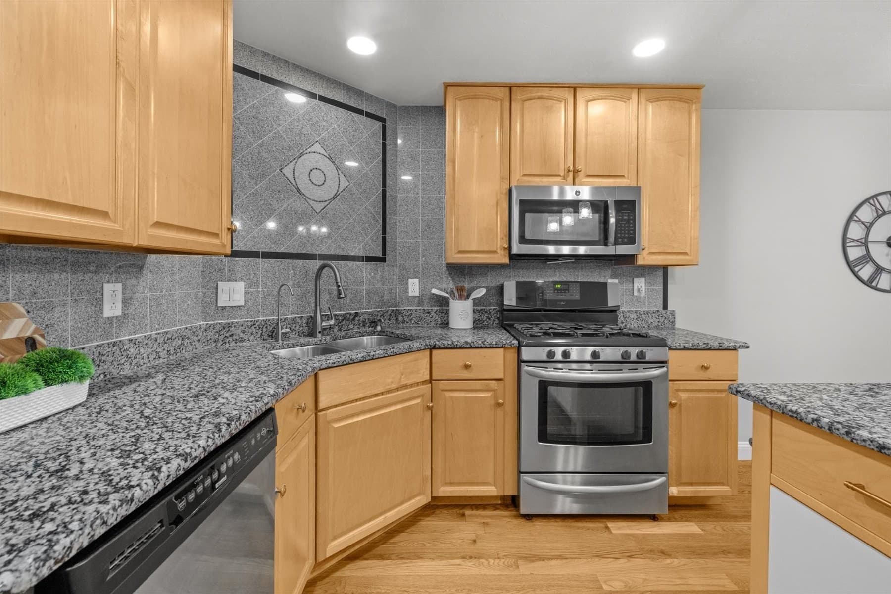 Condominium at 67 N Quinsigamond Ave # 21, Shrewsbury MA 01545, Shrewsbury, photo 9 of 38