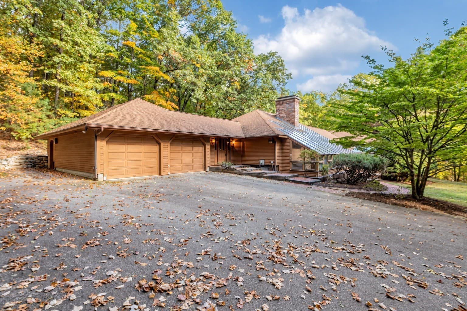 77 Woodward Ln, Boxborough MA 01719