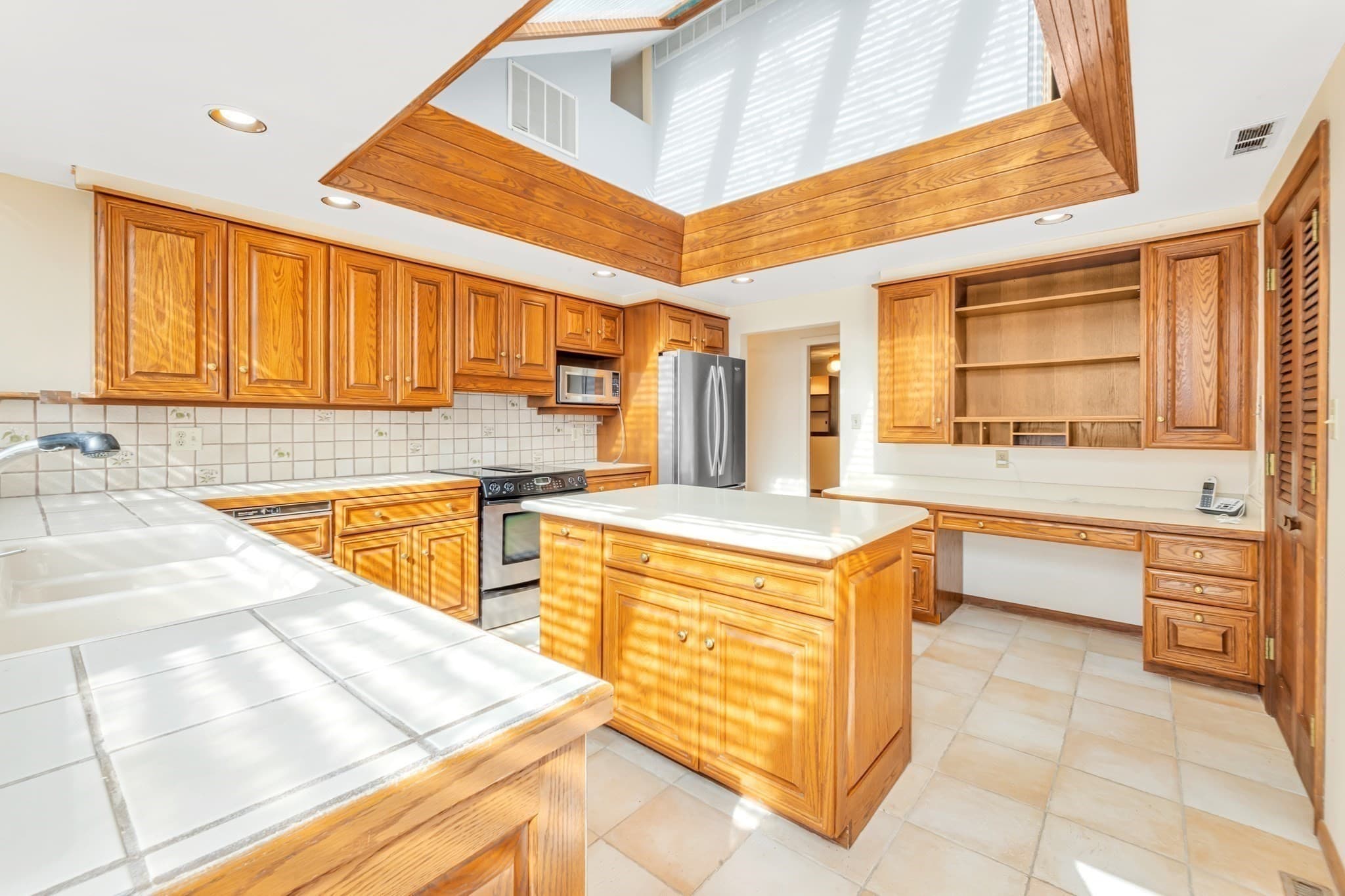 Single Family Residence at 77 Woodward Ln, Boxborough MA 01719, photo 8 of 41