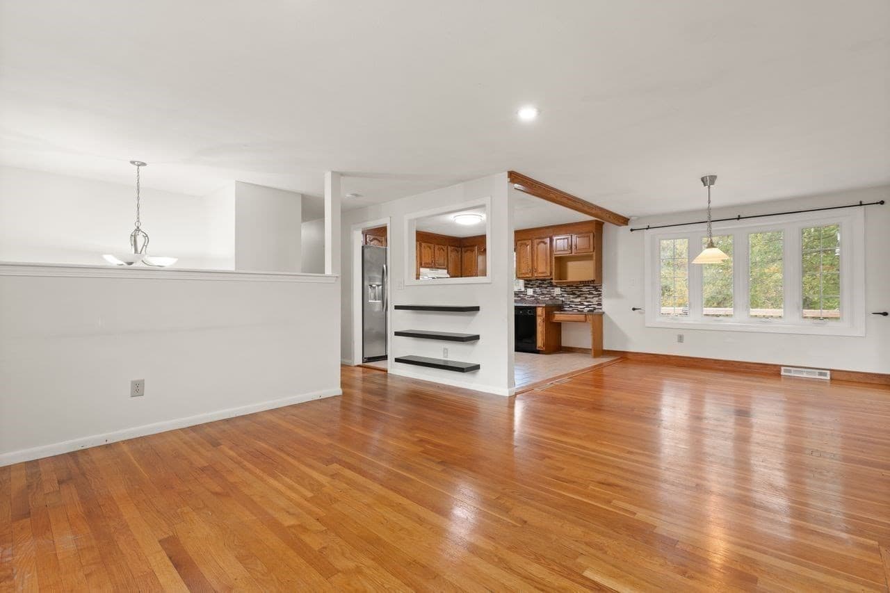 Single Family Residence at 7 Heath Rd, Easton MA 02375, photo 6 of 41