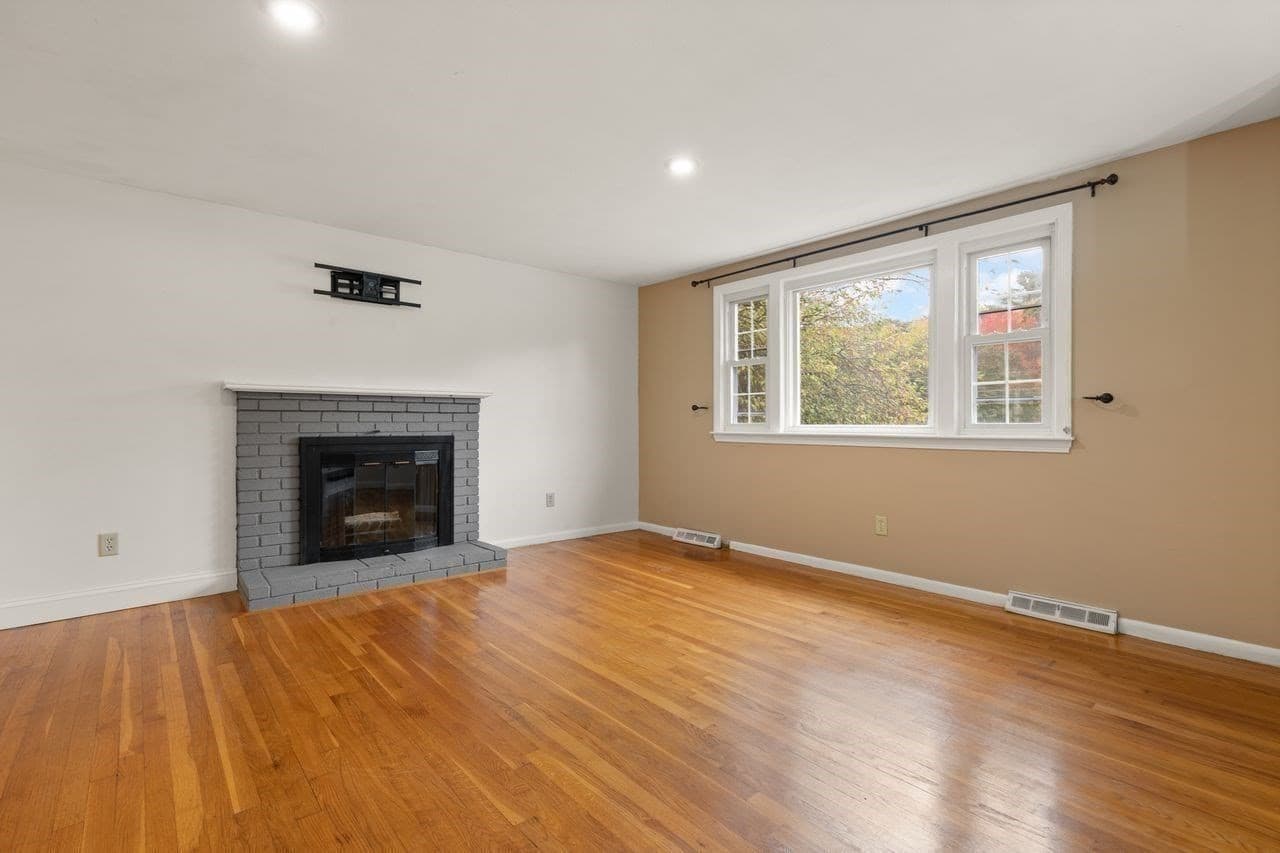 Single Family Residence at 7 Heath Rd, Easton MA 02375, photo 13 of 41