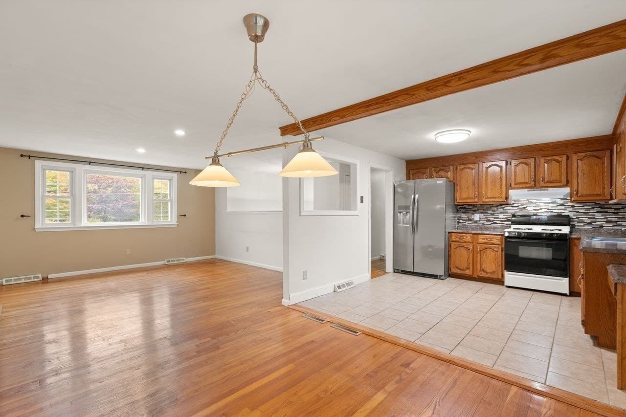 Single Family Residence at 7 Heath Rd, Easton MA 02375, photo 4 of 41