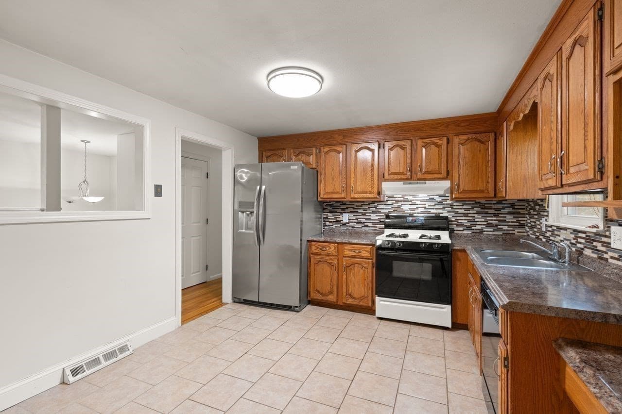 Single Family Residence at 7 Heath Rd, Easton MA 02375, photo 21 of 41