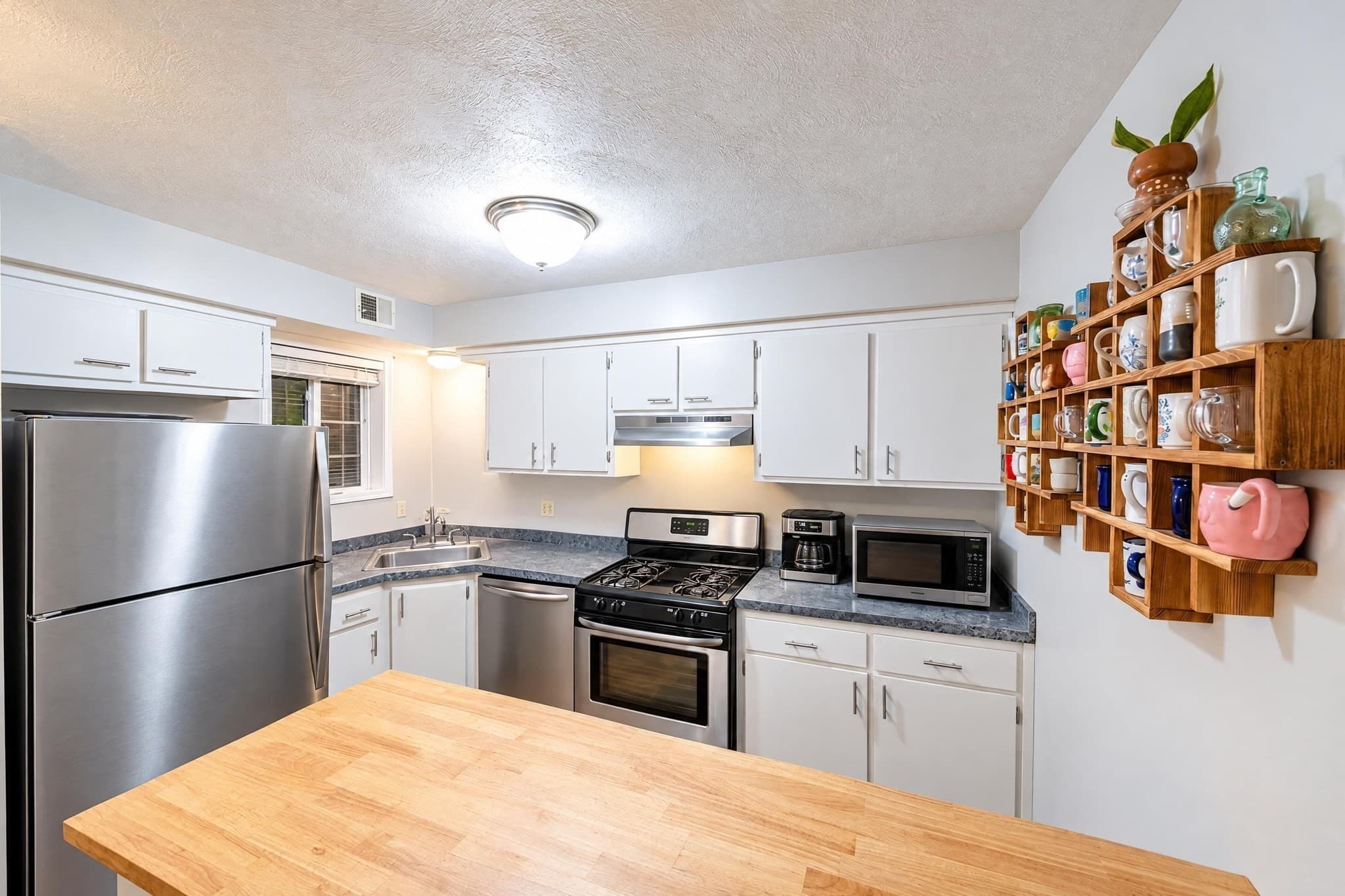 Condominium at 100 Merrimack Ave # 132, Dracut MA 01826, photo 5 of 19
