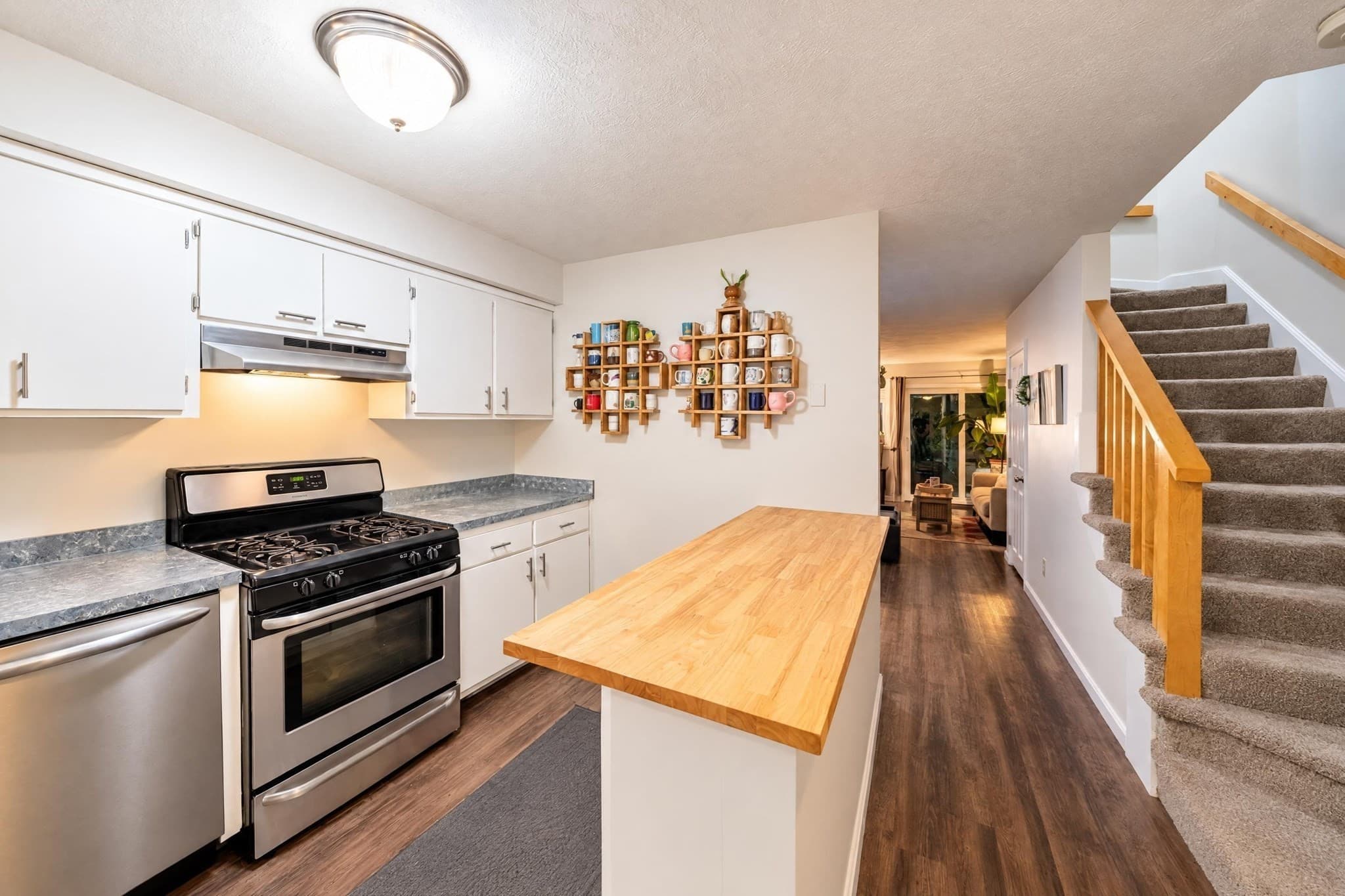 Condominium at 100 Merrimack Ave # 132, Dracut MA 01826, photo 4 of 19