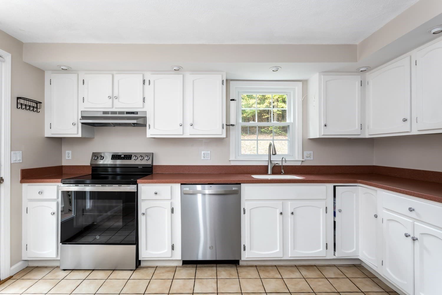 Single Family Residence at 98 Miller St, Franklin MA 02038, Franklin, photo 13 of 42