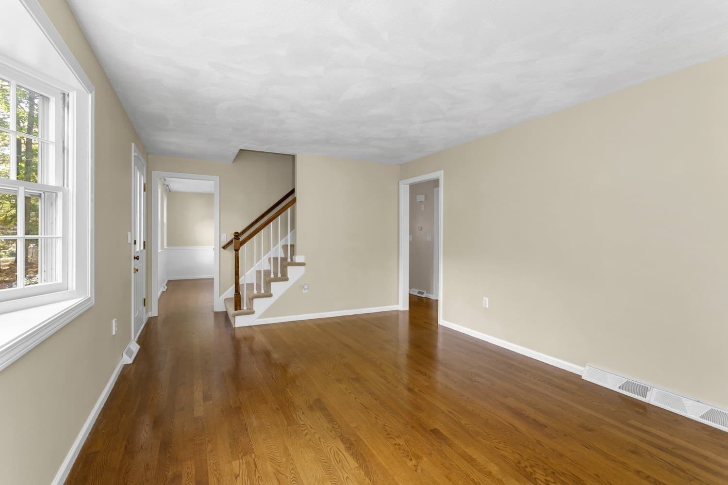 Single Family Residence at 98 Miller St, Franklin MA 02038, Franklin, photo 7 of 42