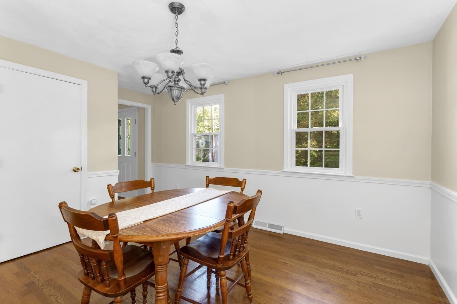 Single Family Residence at 98 Miller St, Franklin MA 02038, Franklin, photo 10 of 42
