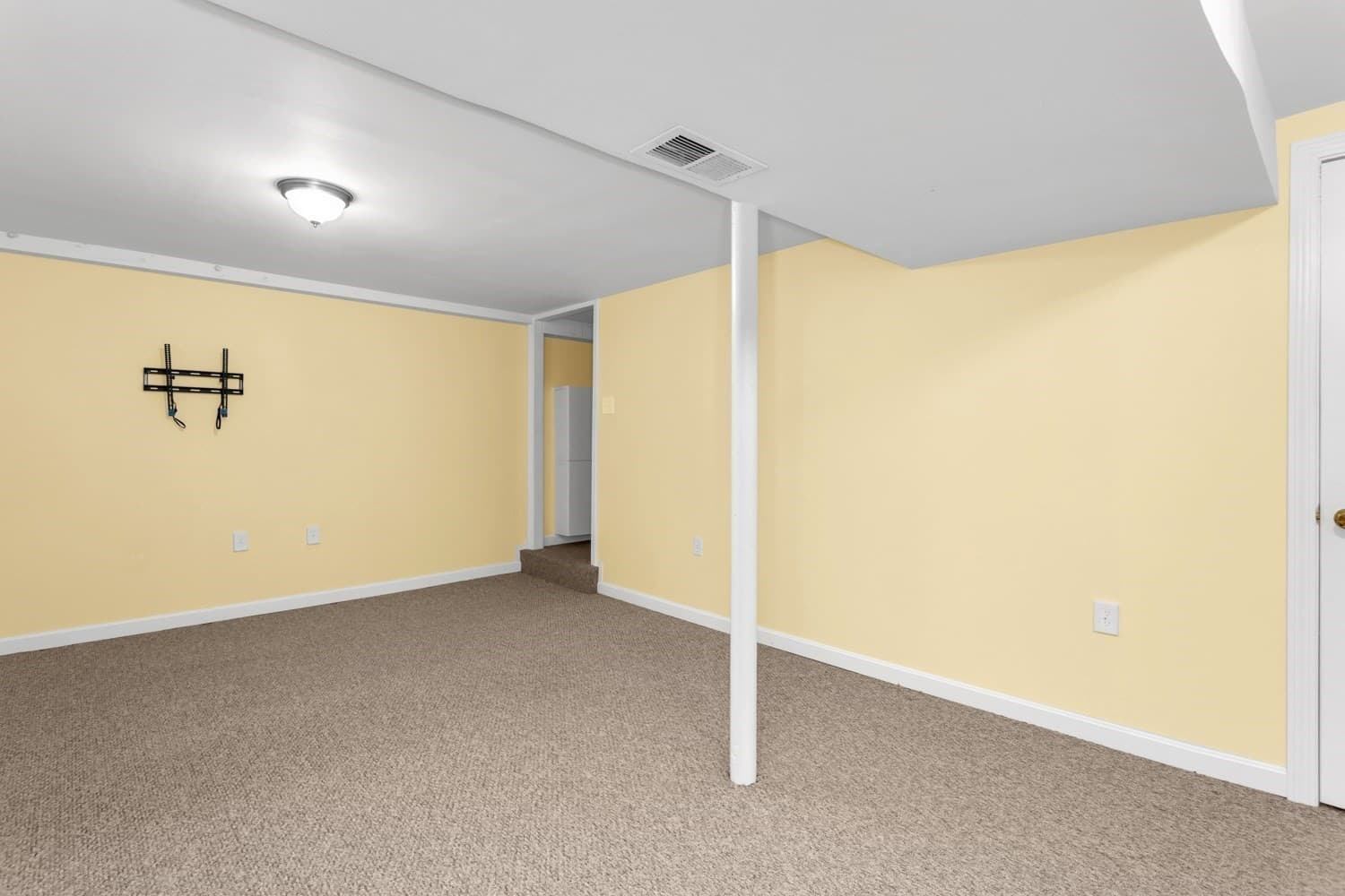 Single Family Residence at 98 Miller St, Franklin MA 02038, Franklin, photo 33 of 42