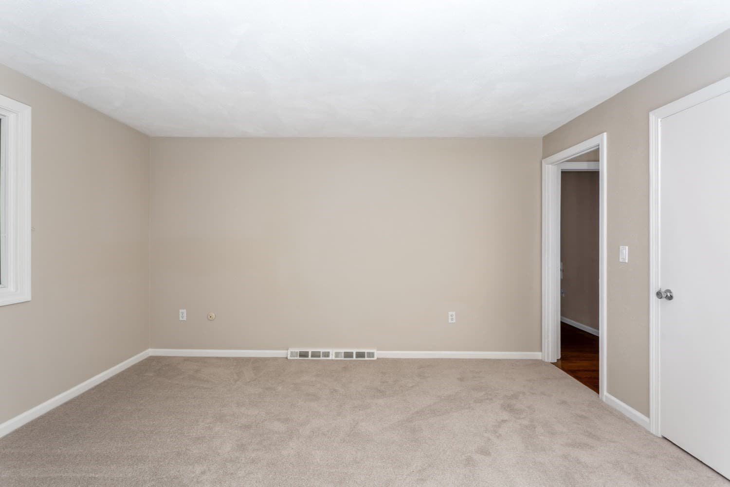 Single Family Residence at 98 Miller St, Franklin MA 02038, Franklin, photo 19 of 42