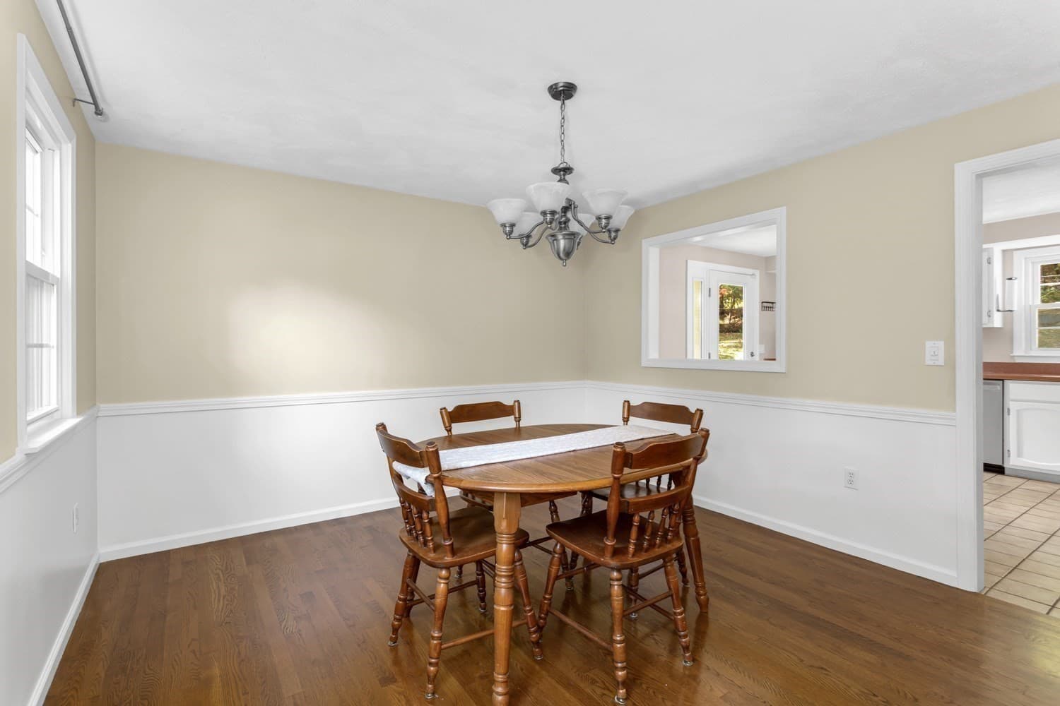 Single Family Residence at 98 Miller St, Franklin MA 02038, Franklin, photo 8 of 42