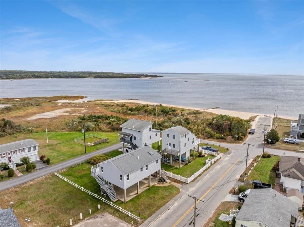 Single Family Residence at 192 Swifts Beach Rd, Wareham MA 02571, photo 2 of 7