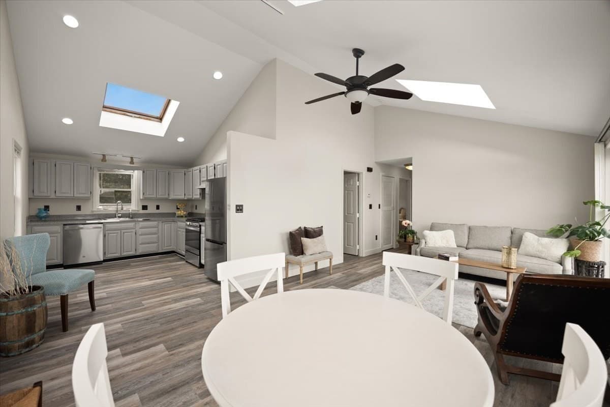 Single Family Residence at 192 Swifts Beach Rd, Wareham MA 02571, photo 6 of 7