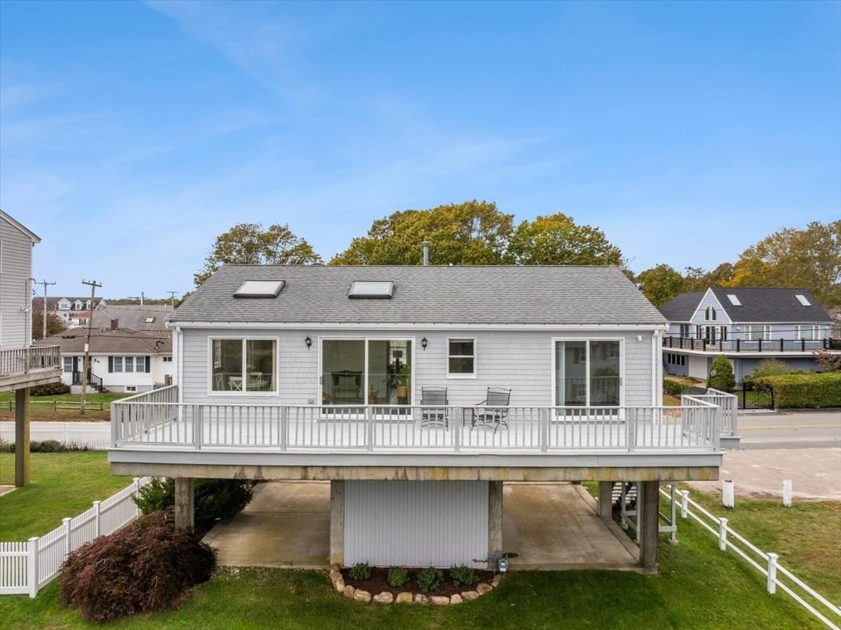 Single Family Residence at 192 Swifts Beach Rd, Wareham MA 02571, photo 3 of 7