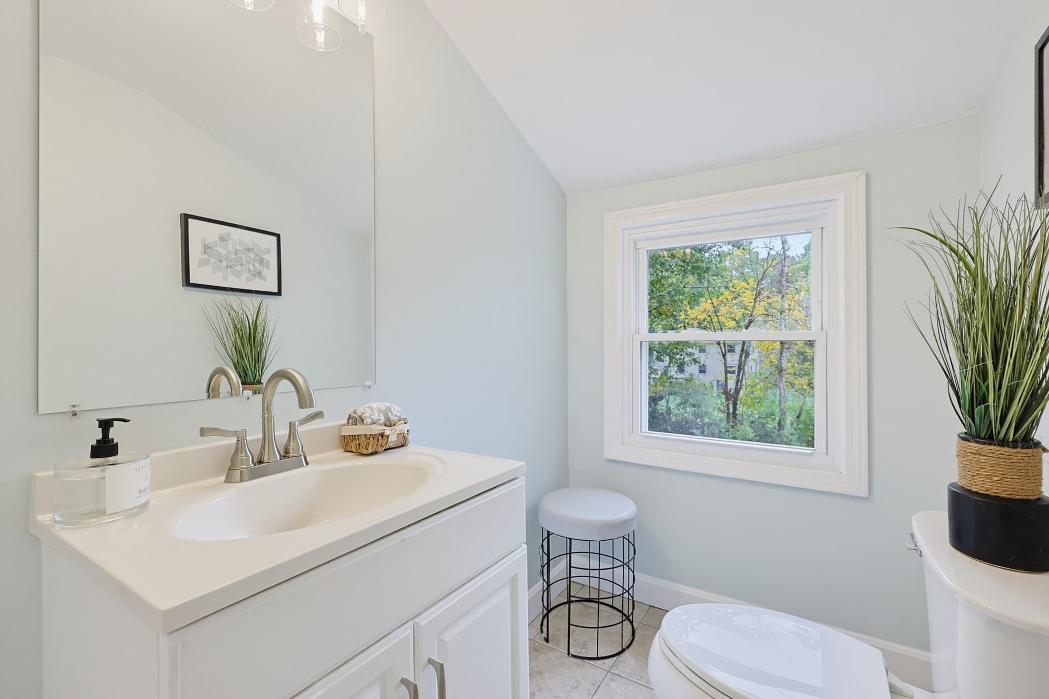 Single Family Residence at 20 Overlook Dr, Bellingham MA 02019, Bellingham, photo 25 of 39