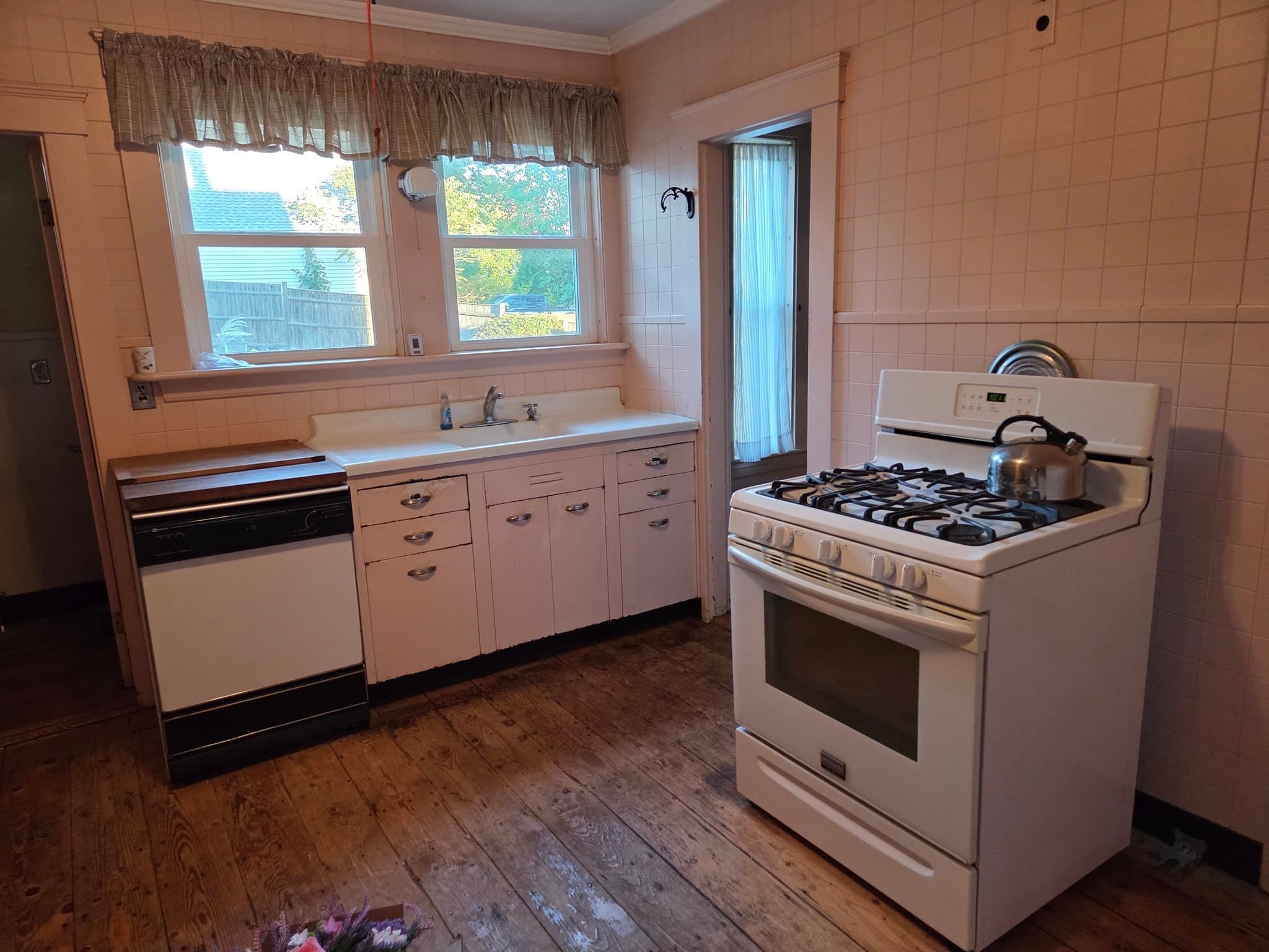 Single Family Residence at 204 Lincoln Street, Marlborough MA 01752, photo 4 of 27