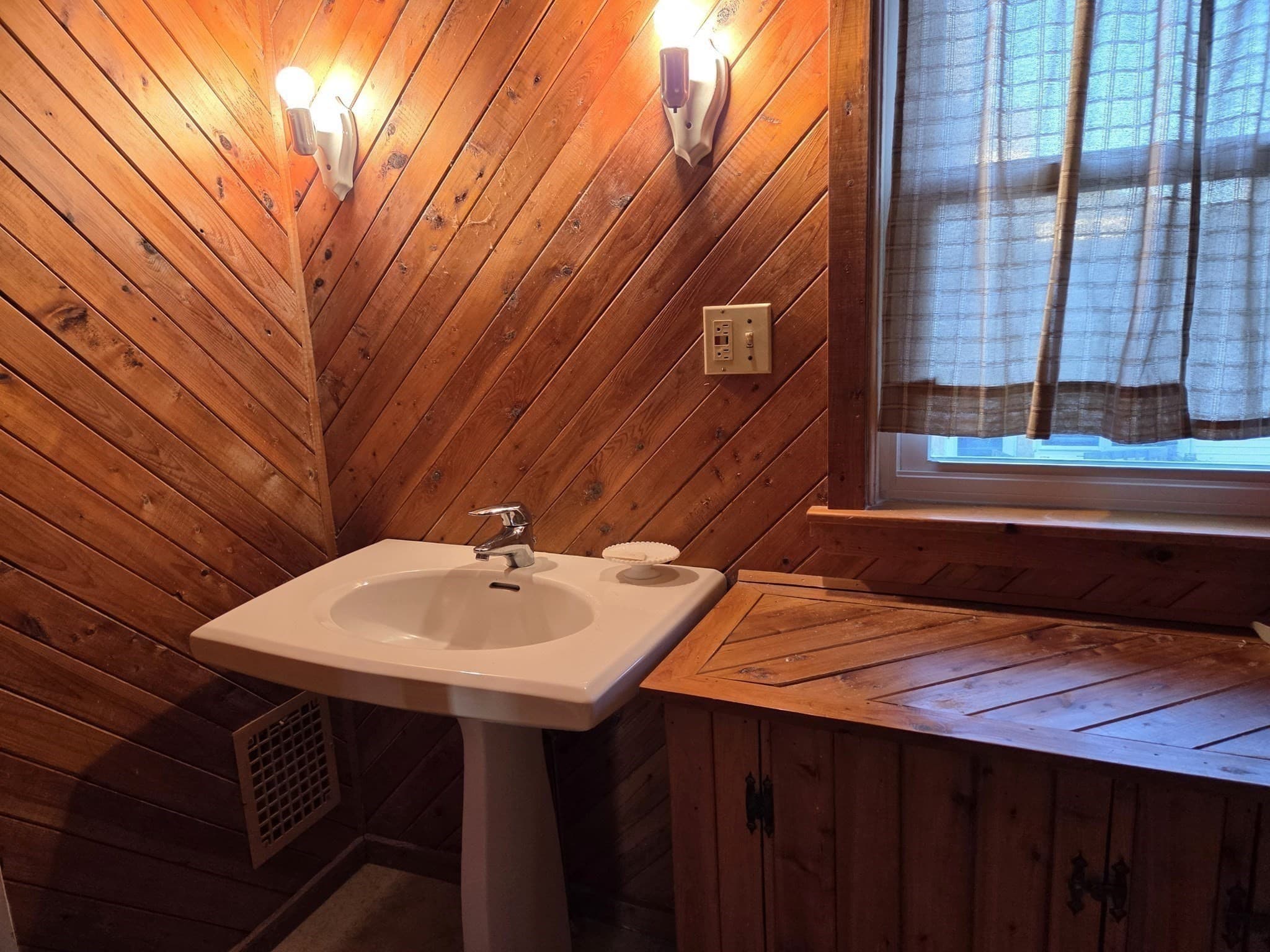 Single Family Residence at 204 Lincoln Street, Marlborough MA 01752, photo 21 of 27