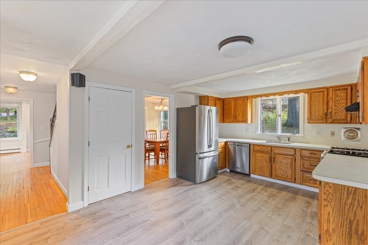 Single Family Residence at 7 Scott Hill Rd, Ipswich MA 01938, photo 7 of 41