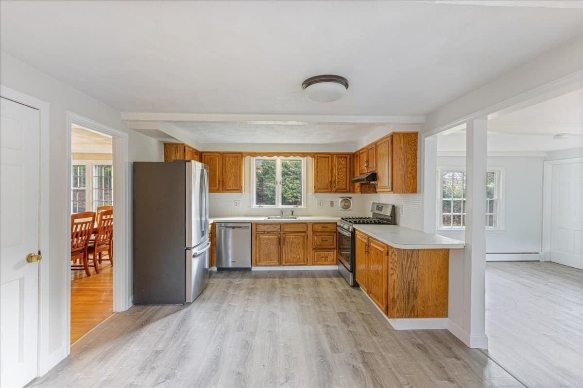 Single Family Residence at 7 Scott Hill Rd, Ipswich MA 01938, photo 8 of 41