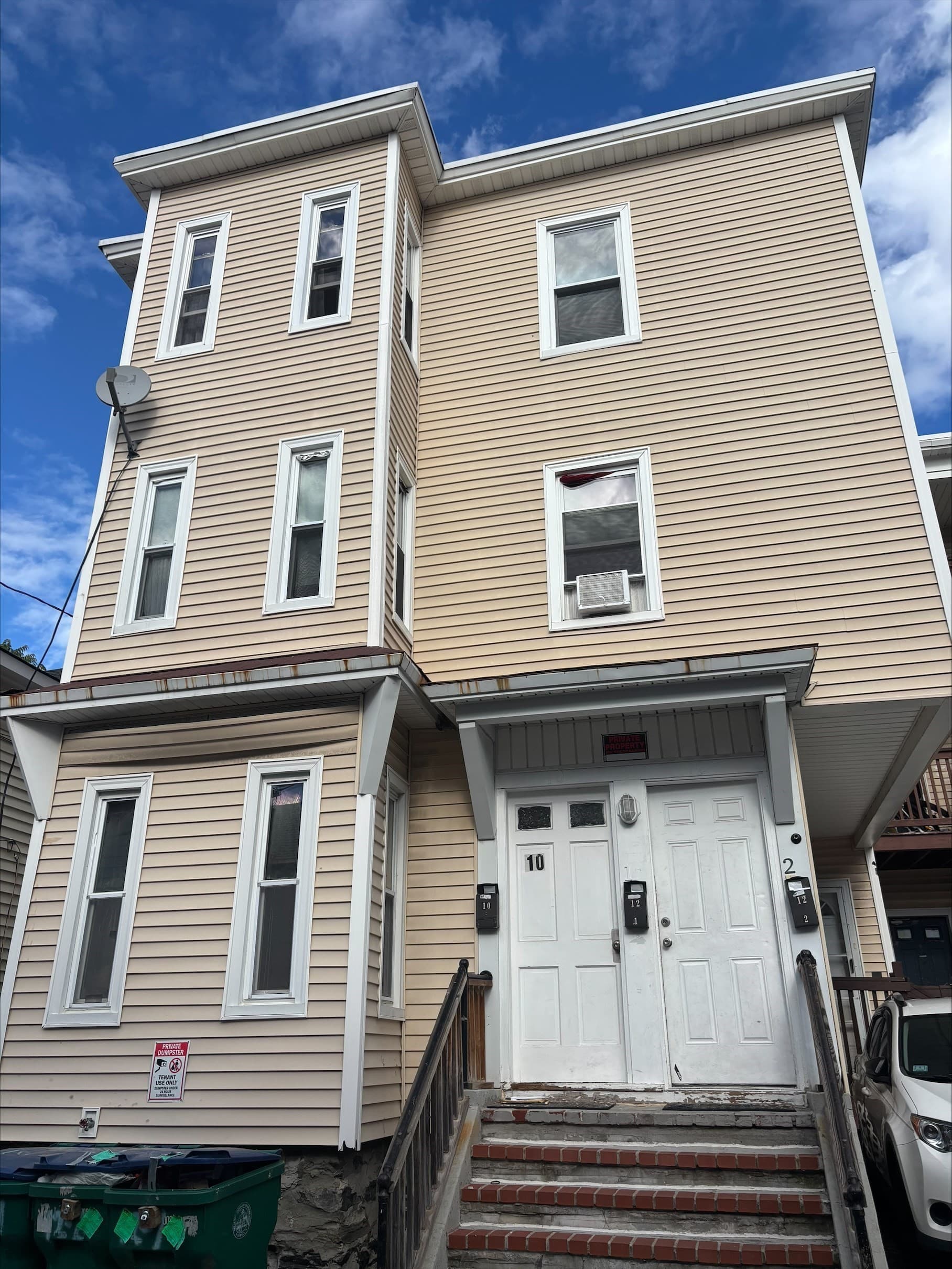 10 Rockdale Ave, Lowell MA 01854