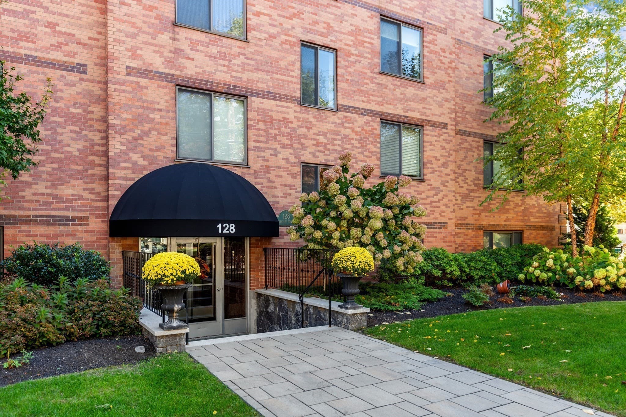 Condominium at 128 Pleasant St # 303, Arlington MA 02476, photo 2 of 29
