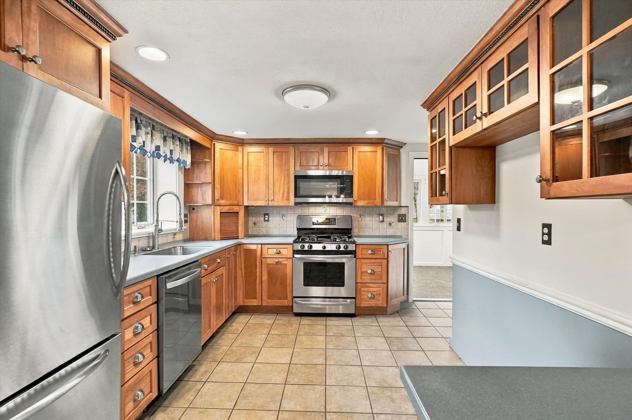 Single Family Residence at 1 Will Sawyer St, Peabody MA 01960, photo 5 of 41