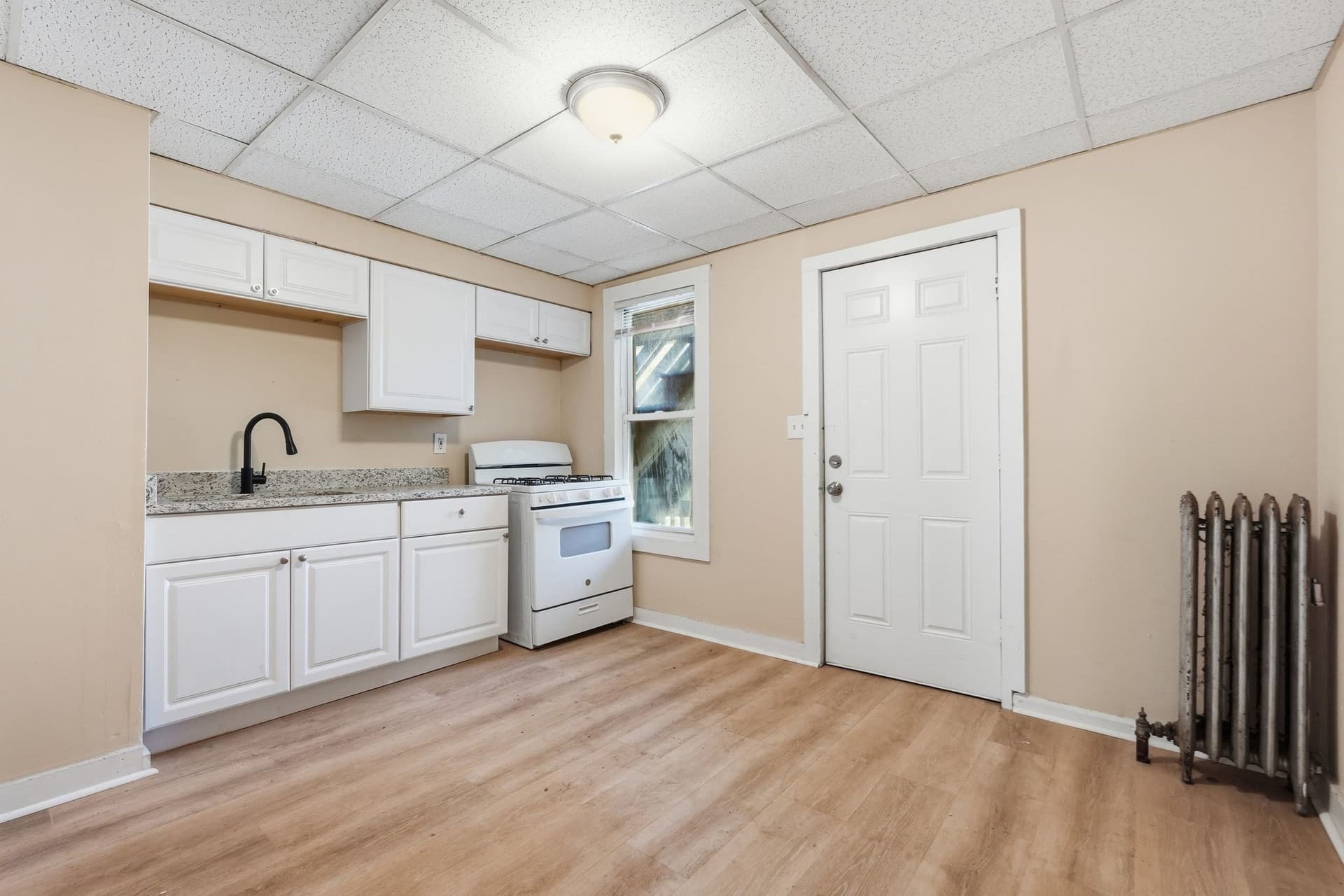 Apartment at 285 Belmont Ave # 3R, Springfield MA 01108, photo 2 of 18