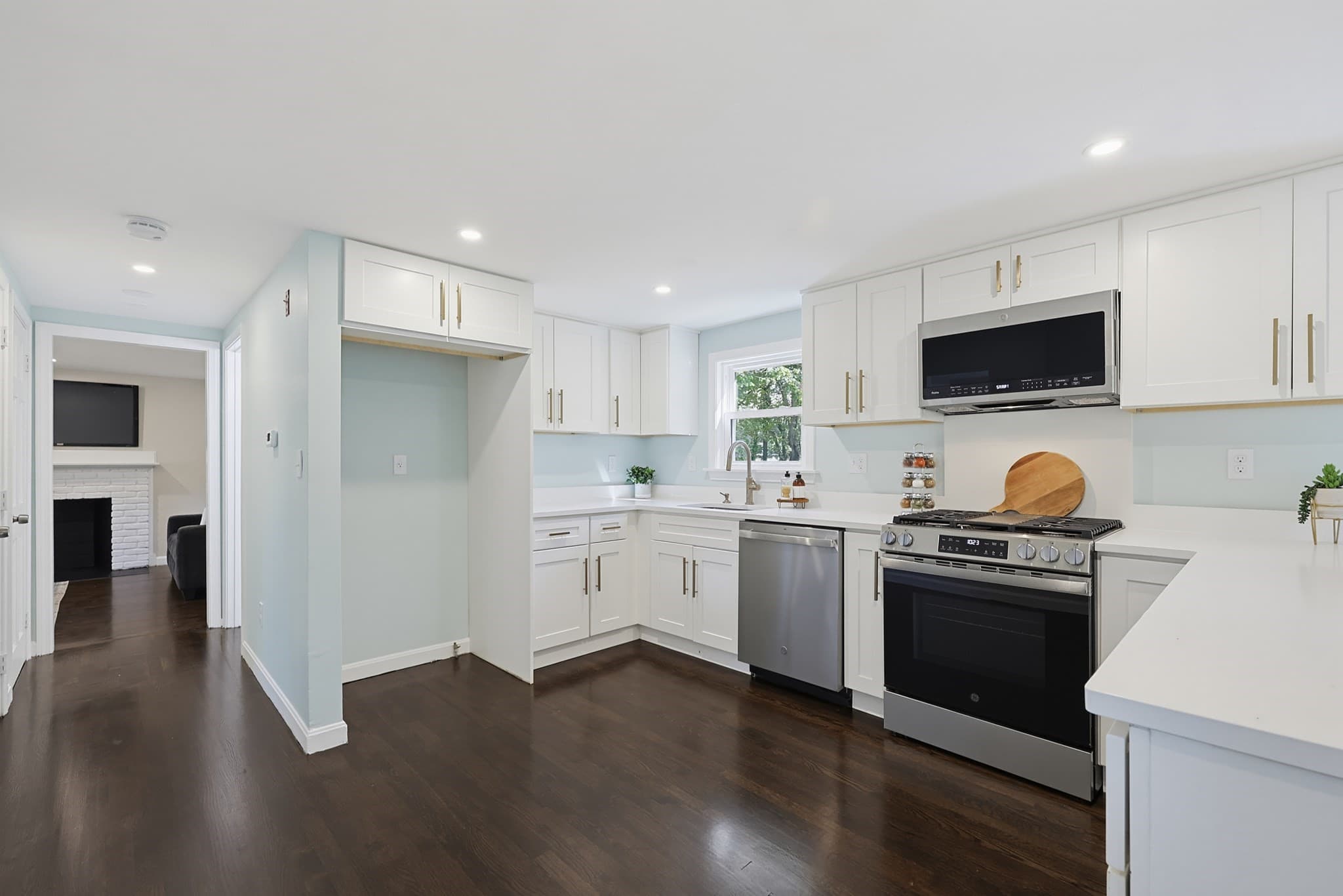 Single Family Residence at 127 Crescent Pl, Hanson MA 02341, photo 5 of 40