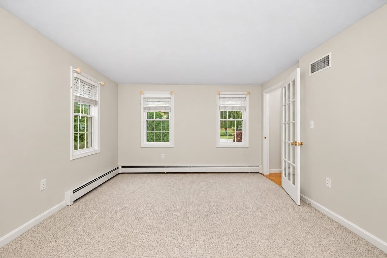 Single Family Residence at 2 Gwen Dr, Auburn MA 01501, photo 16 of 42