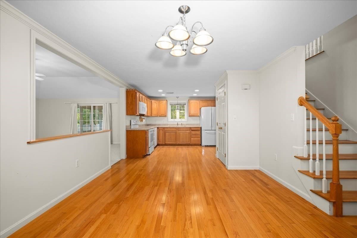 Single Family Residence at 2 Gwen Dr, Auburn MA 01501, photo 5 of 42